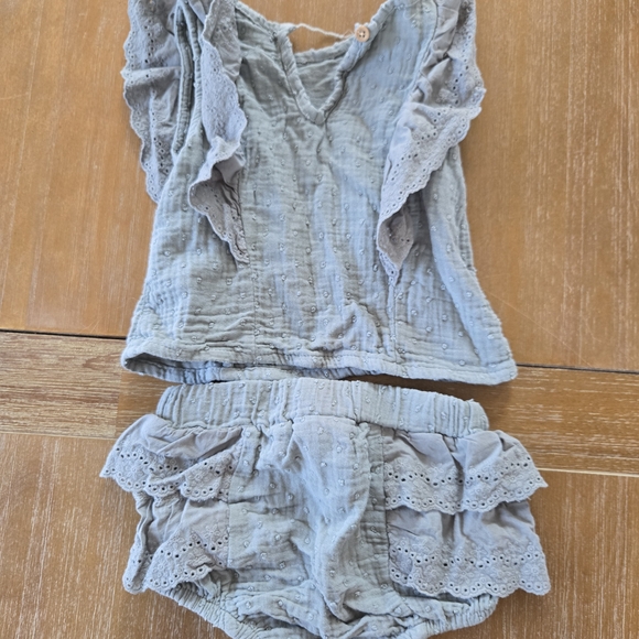 Grayson Mini Baby Ruffle Outfit - Picture 2 of 4